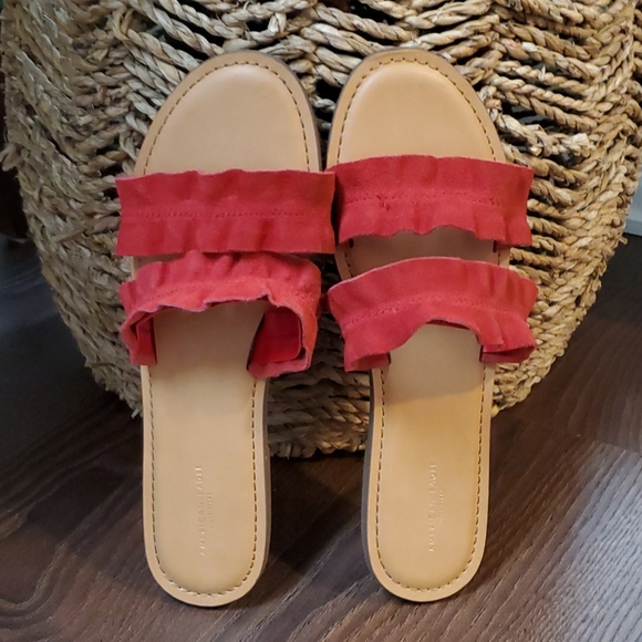 Like New Summer Sandals Slides Slip On - Picture 3 of 4